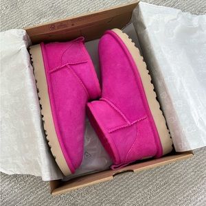 ‼️NWT‼️ Women’s UGG booties in Classic Ultra Mini
